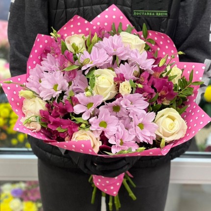 Букет "Лабиринт страсти" из роз и хризантем с доставкой в по Барнаулу
